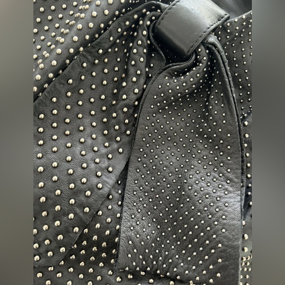 VALENTINO RARE STUDDED 360 Bow Hobo Black Bag Nappa Leather RARE 💯 authentic - Picture 4 of 9